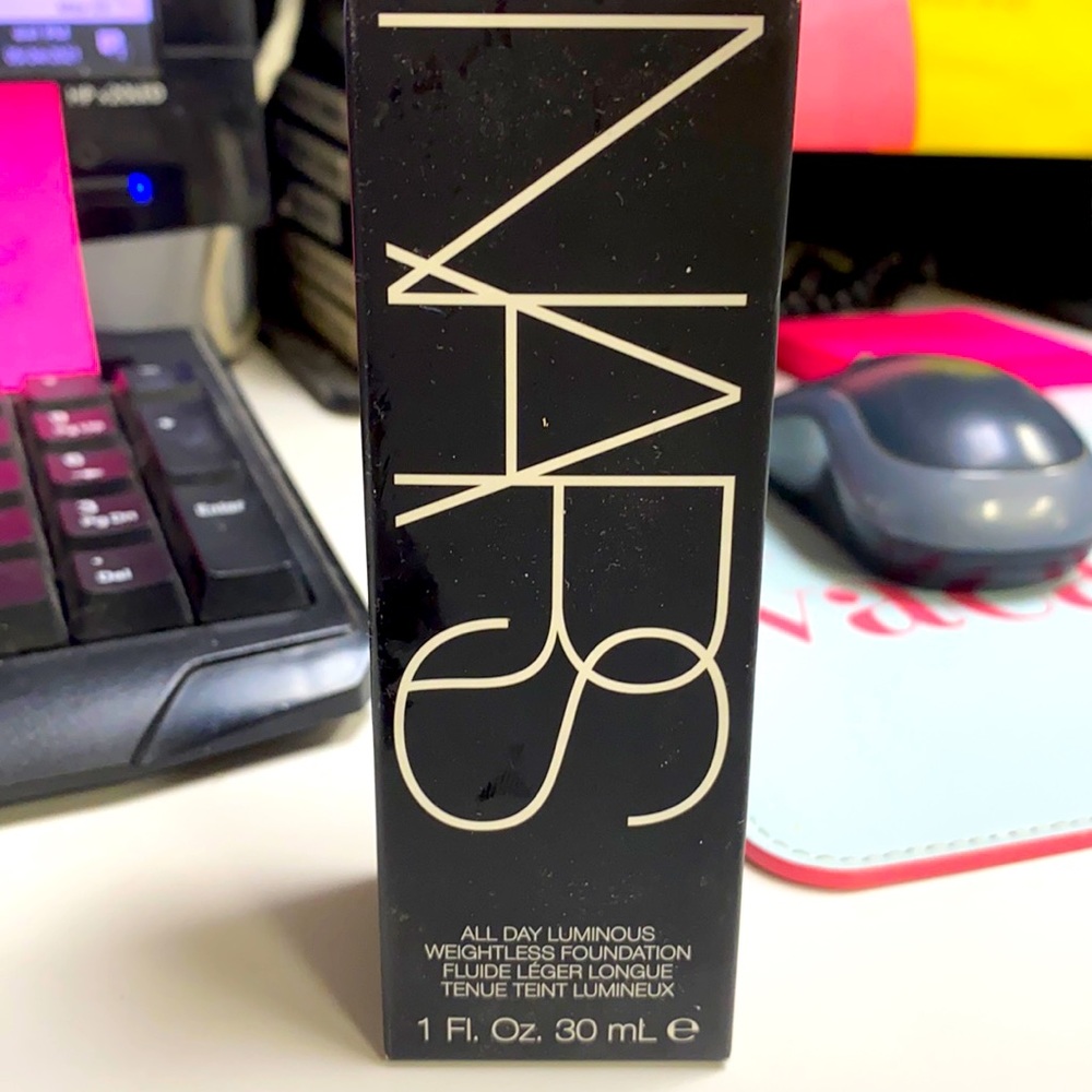 NARS All Day Luminous Weightless Foundation